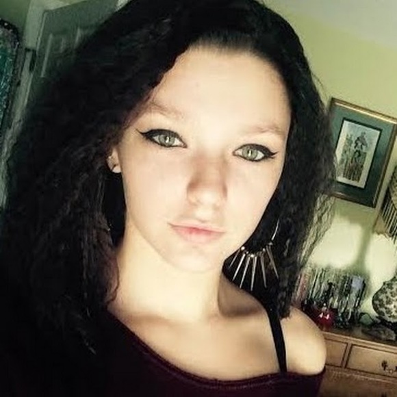 Meet your Posher, Courtney - Picture 1 of 1